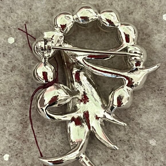 Vintage Silver Tone Filigree Brooch With Rhinestones And Faux Pearl Accents. - Picture 3 of 4